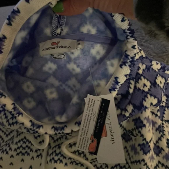 Brand new with tags vineyard vines sweater funnel neck fleece with drawstring - Picture 2 of 2